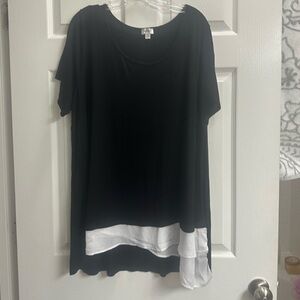 AVENUE, PLUS, 22/24, dress top. Black w/ white edge in front.  Dressy top!